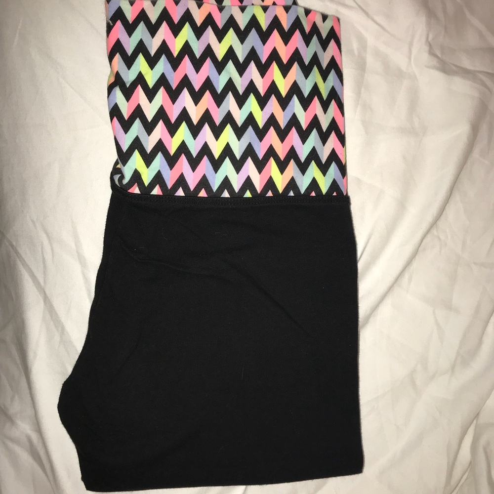 Victoria’s Secret pink cropped yoga pants